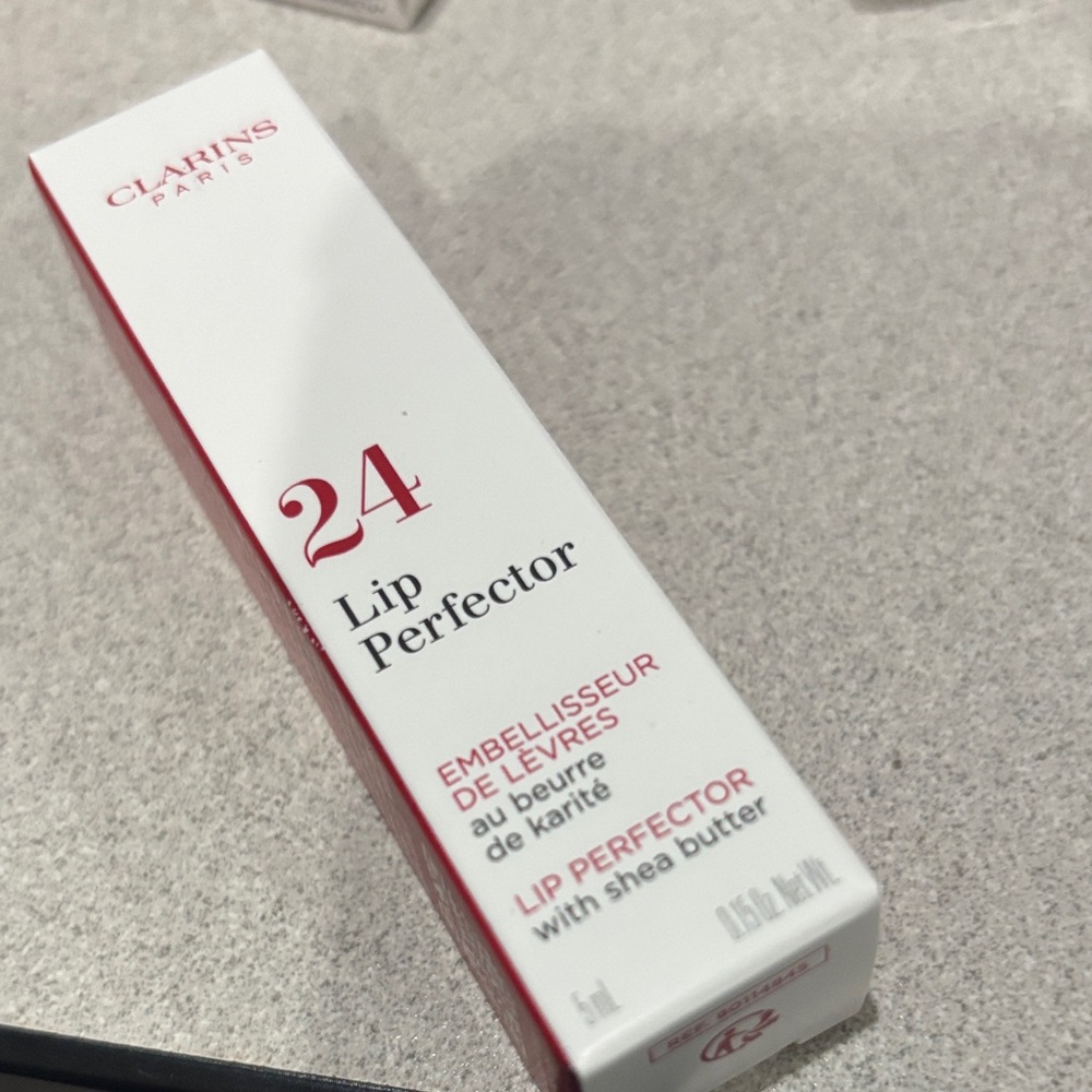 Clarins Lip Perfector 24 Fuschia Glow